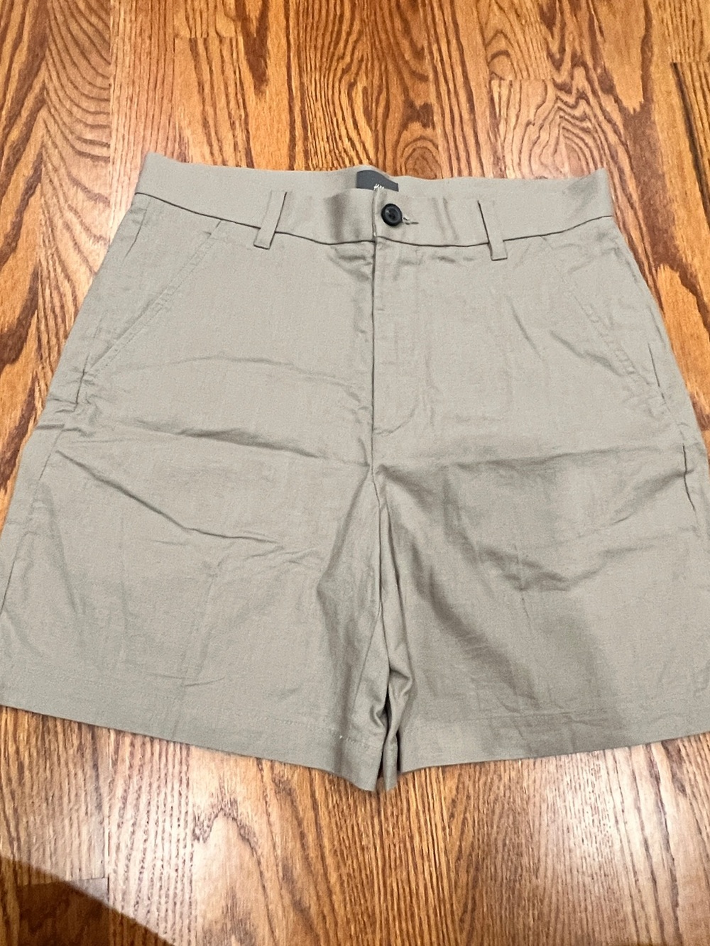 H&M Men's Flat Front Shorts in Light Khaki